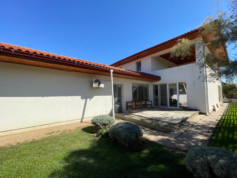 Berceni, 3 min. Lidl, vila individuala 6 camere,