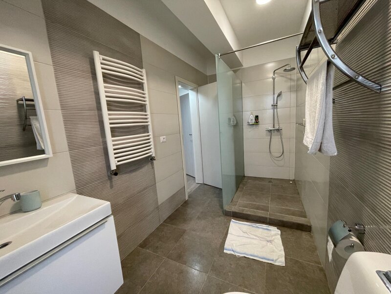 Berceni, 3 min. Lidl, vila individuala 6 camere,